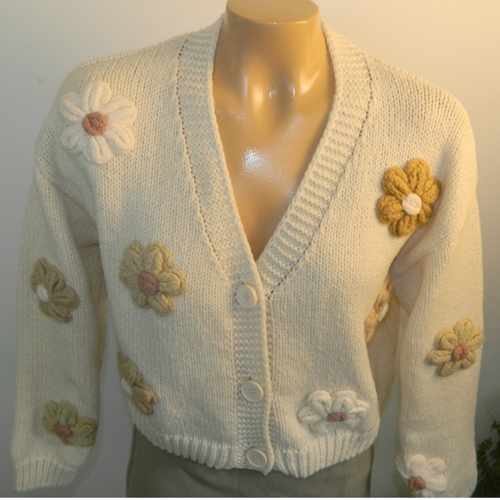 Luna Ivy Cardigan Women XS Ivory 3D Crochet Flower Applique Chunky Knit Relaxed